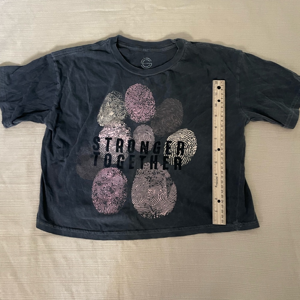 The brand is social culture and this shirt is a size S in women’s!!!
